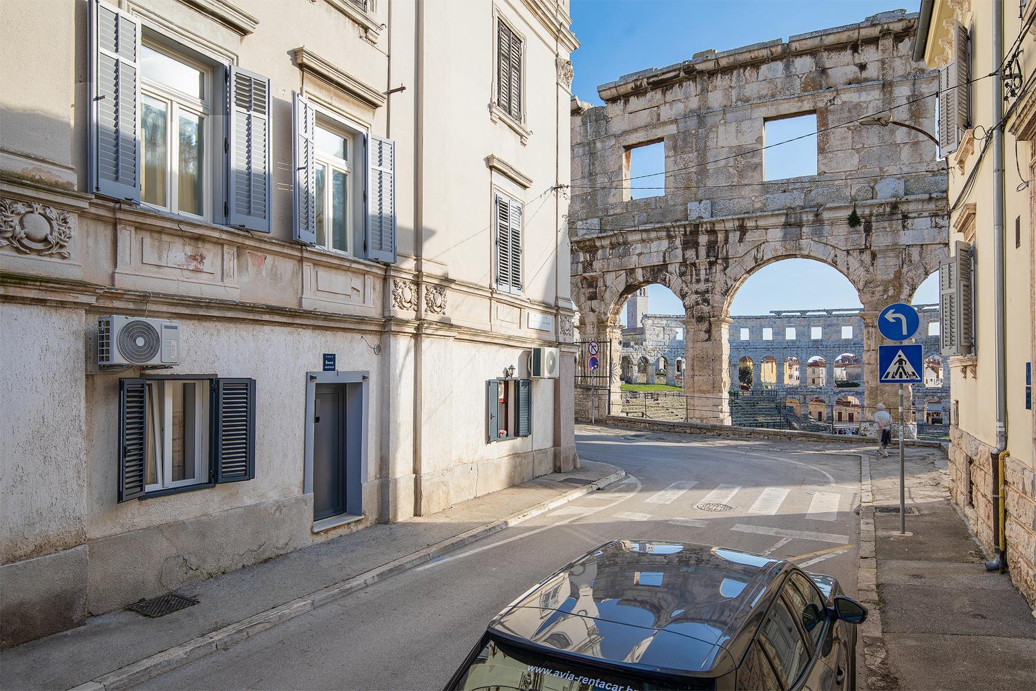 Elegant Apartment Next To Arena Pula Exterior foto